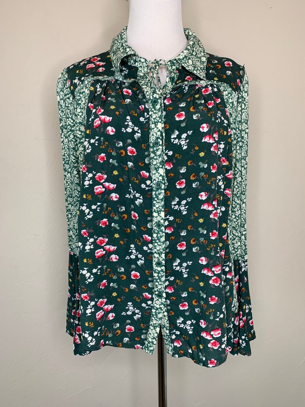 Easel Boho Green Floral Bell Sleeve Flowy Blouse Naturecore Sz Large